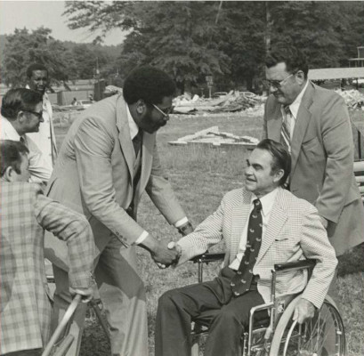 Mayor Judge L Stringer shaking hands with Governor George Wallace