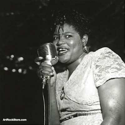 Big Mama Thornton performing